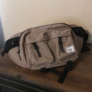 NWOT Herschel Eighteen hip pack (fanny pack)